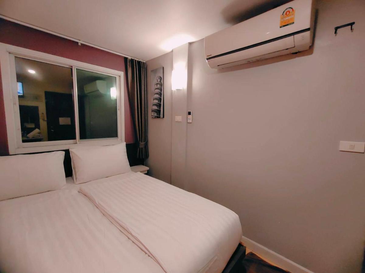 Bbhouse Phra Athit Hotel Bangkok Exterior photo