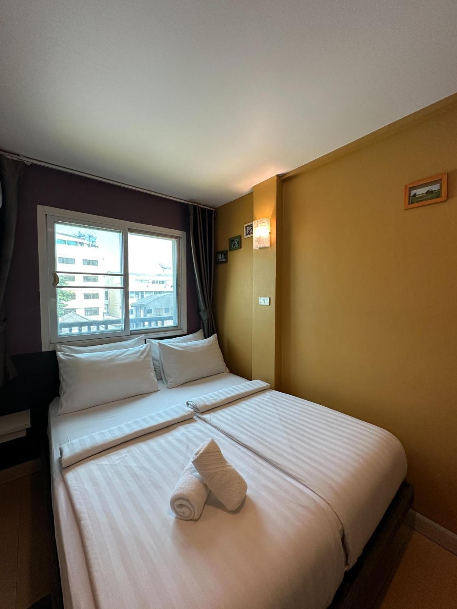 Bbhouse Phra Athit Hotel Bangkok Exterior photo